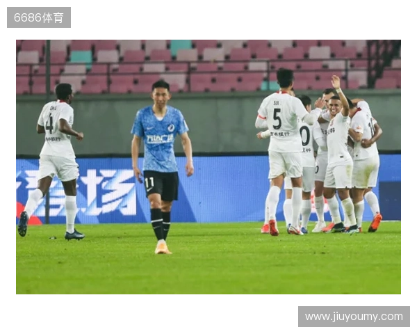 疑似吐口水!大连英博球迷呼吁俱乐部上诉申花外援特谢拉